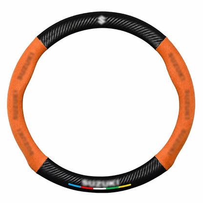 Cubre volante deportivo - Ajuste universal • Con logo de marca • Acabados con fibra de carbono y gamuza